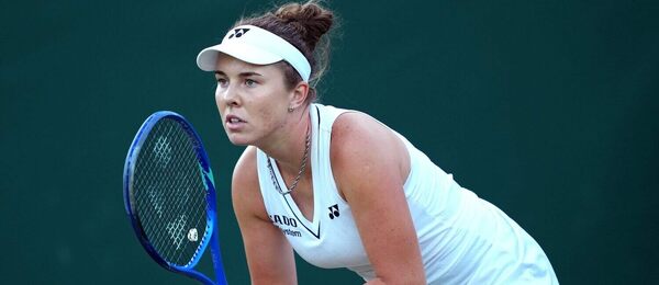 Linda Nosková během utkání 2. kola letošního Wimbledonu