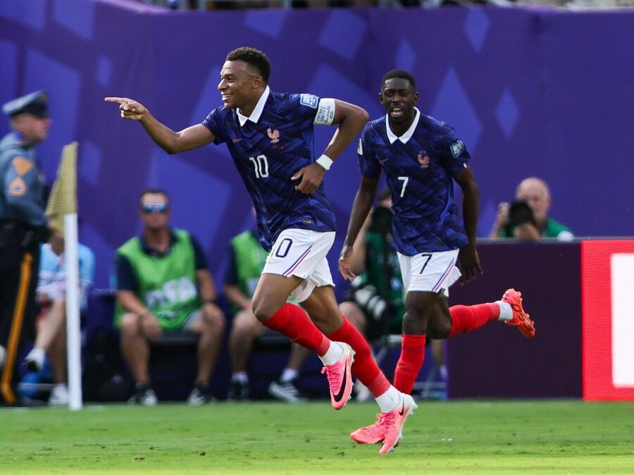Kylian Mbappé a&nbsp;Ousmane Dembélé se radují z&nbsp;gólu