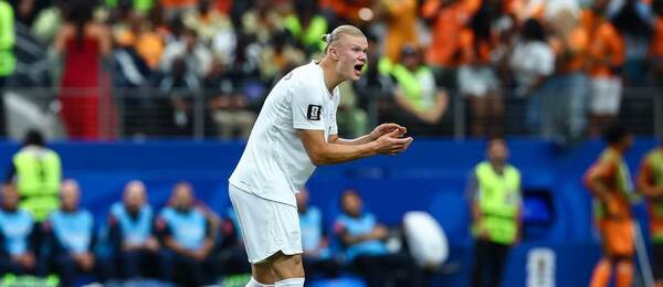 Erling Haaland během zápasu Norska s Pobřežím slonoviny