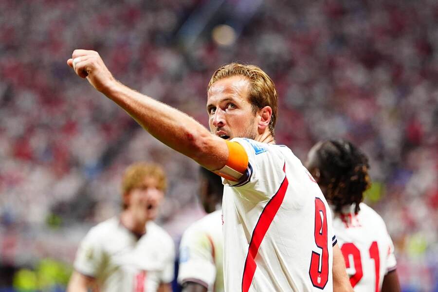 Anglický útočník Harry Kane slaví gól do sítě Konga