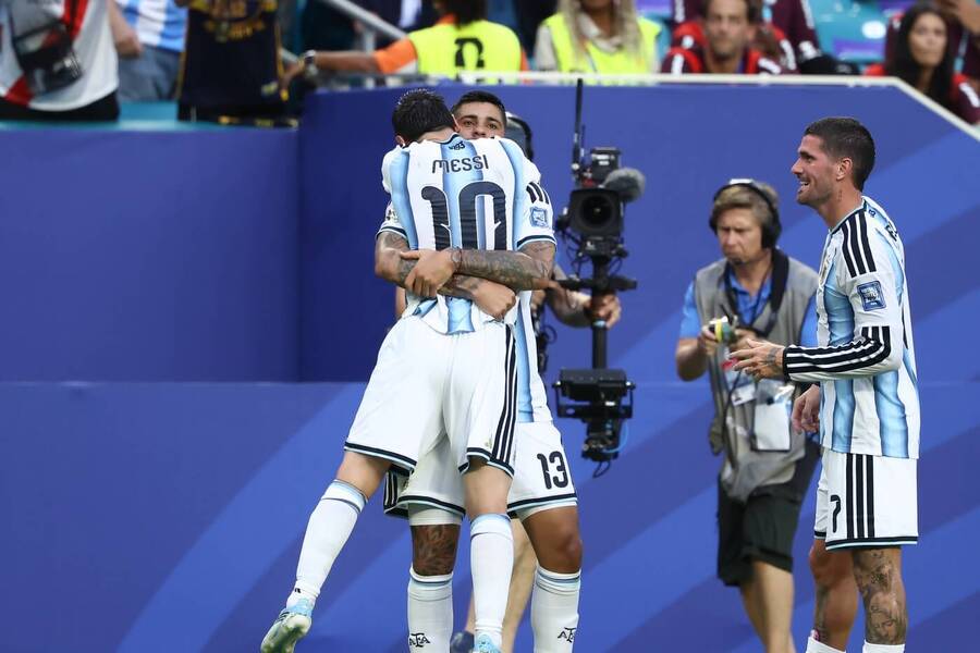 Lionel Messi se raduje z&nbsp;gólu do sítě Kapverd