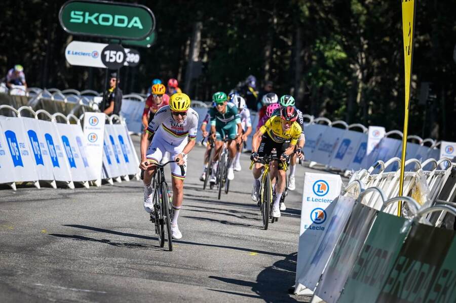 Tadej Pogačar v&nbsp;úspěšném finiši do cíle třetí etapy