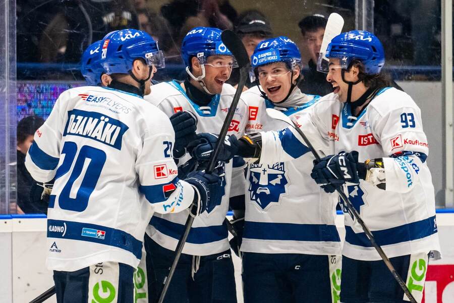 Rytíři Kladno oslavují vstřelený gól v&nbsp;zápase Tipsport extraligy ledního hokeje