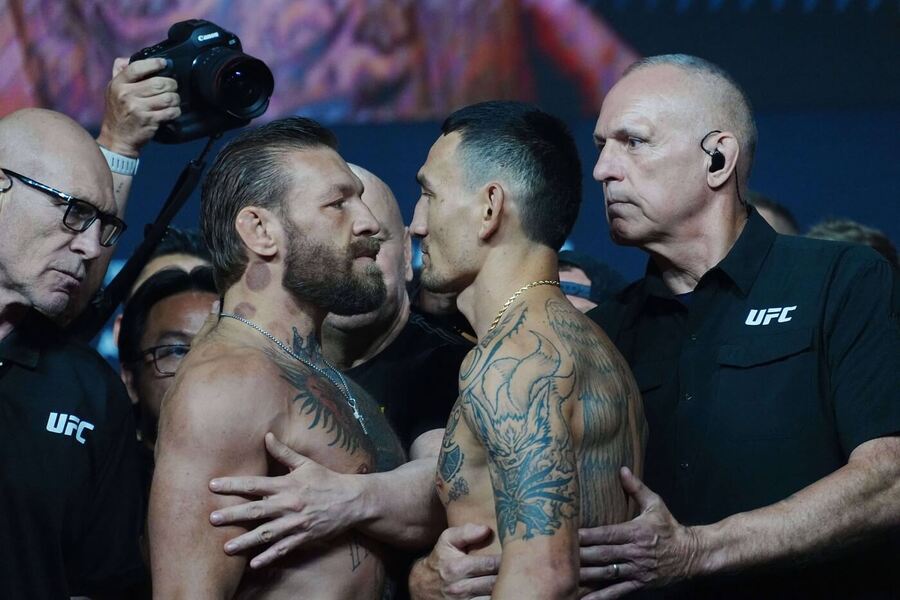 Conor McGregor vs. Max Holloway