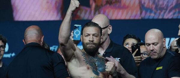 Conor McGregor na vážení před turnajem UFC 329