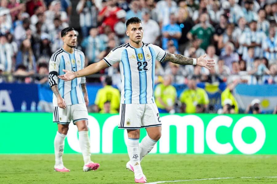 Argentinský forvard Lautaro Martínez ve střetnutí proti Švýcarsku