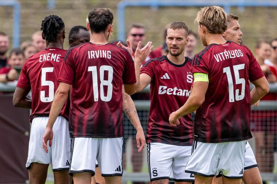 Fotbalisté Sparty během letní přípravy