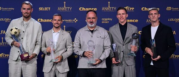 Na tradičním ceremoniálu po konci sezony bývá korunován i král střelců