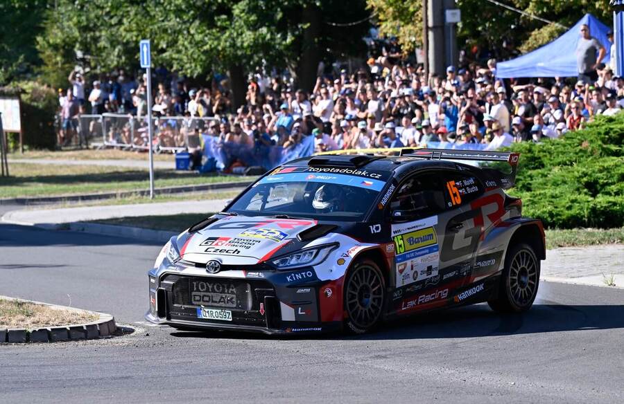 Filip Mareš na Barum Rally Zlín 2026, fotka ze známého vracáku v&nbsp;Pohořelicích na RZ Pohořelice