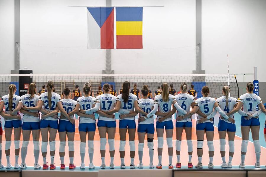 Česká ženská volejbalová reprezentace, fotka z&nbsp;přípravného zápasu proti Rumunsku před ME