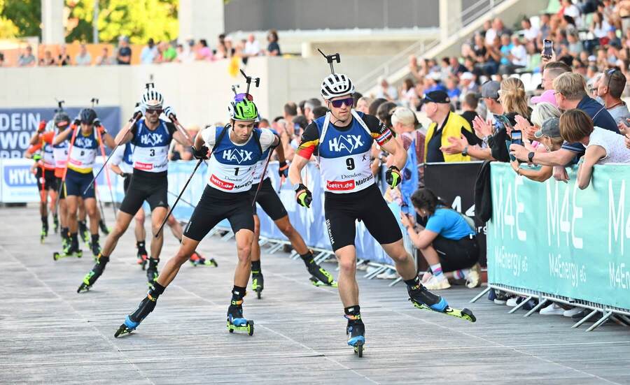Závodníci během letní biatlonové exhibice City Biathlon Dresden v&nbsp;roce 2025