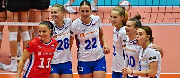 Pozitivní nálada v českém týmu, fotka ze zápasu ME ve volejbale žen 2026 proti Rakousku