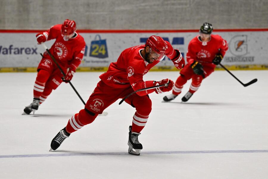 Třinec se v&nbsp;dalším přípravném zápase postaví Kometě. Sledujte zápas živě od 16 hodin
