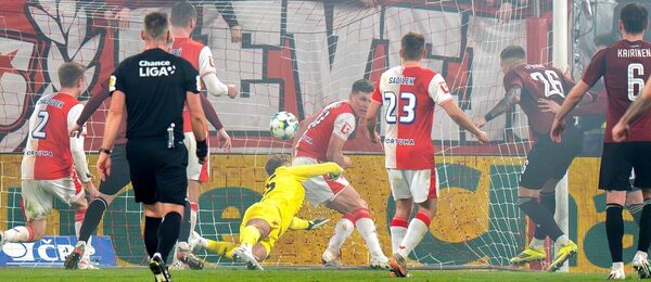 Poslední derby Sparta - Slavia skončilo po skandálním závěru nedohráno