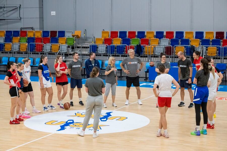 Fotka z&nbsp;červnového srazu české ženské basketbalové reprezentace