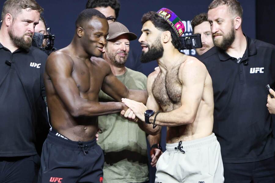Losene Keita a&nbsp;Muhammad Naimov na závěrečném vážení