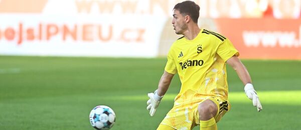 Brankář Jakub Surovčík ze Sparty