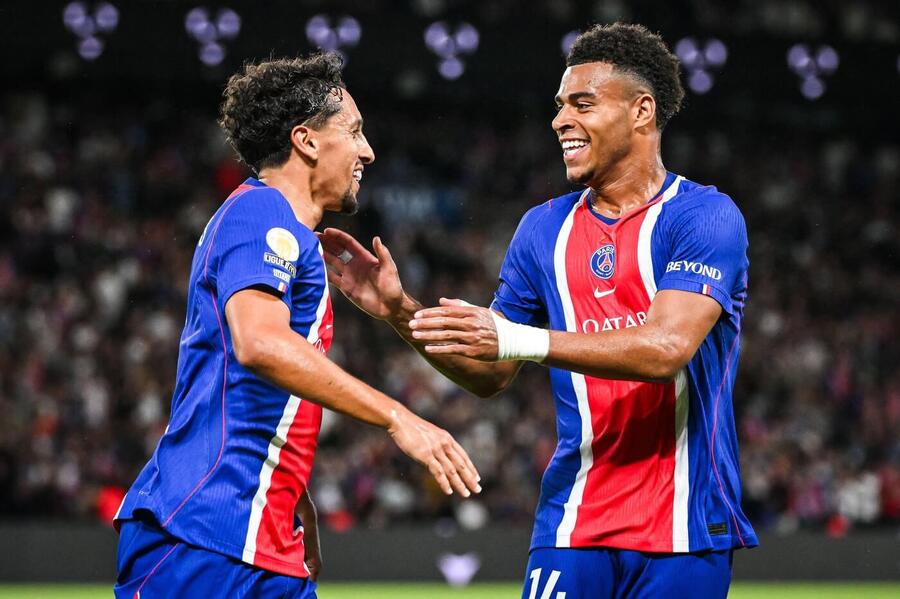 Marquinhos a&nbsp;Desiré Doué se radují z&nbsp;gólu v&nbsp;zápase PSG s&nbsp;Monakem