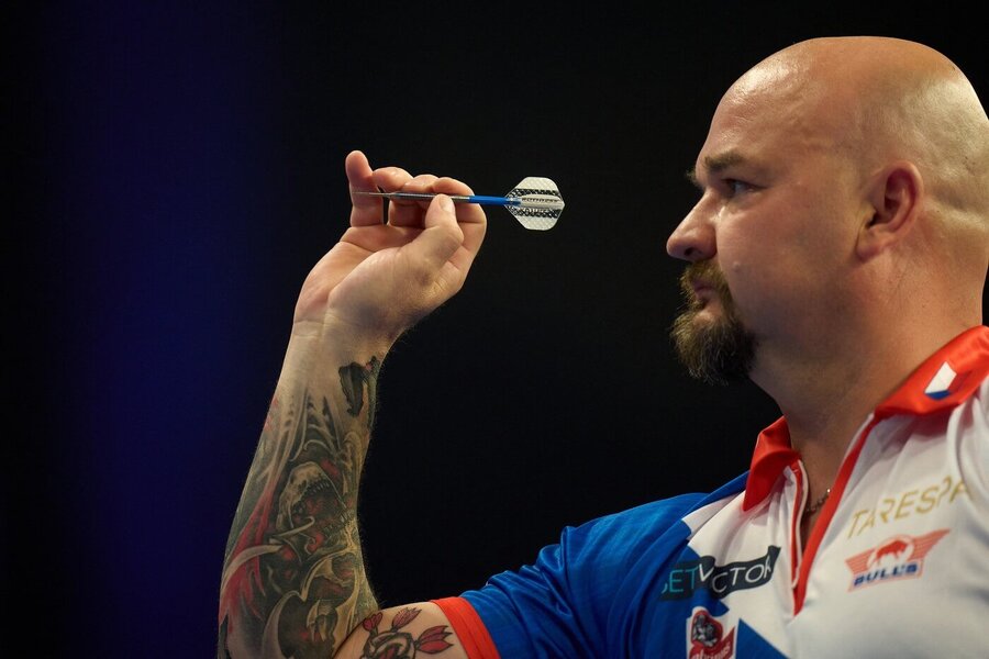 Český šipkař Karel Sedláček v&nbsp;zápase World Team Championship