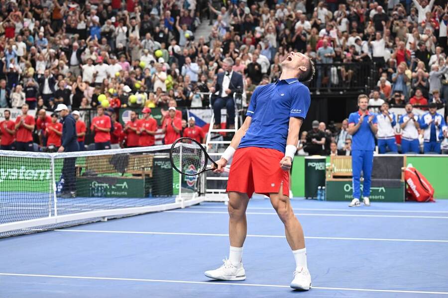 Český tenista Jiří Lehečka po výhře nad Benem Sheltonem v&nbsp;utkání 2.&nbsp;kola kvalifikace Davisova poháru 2026