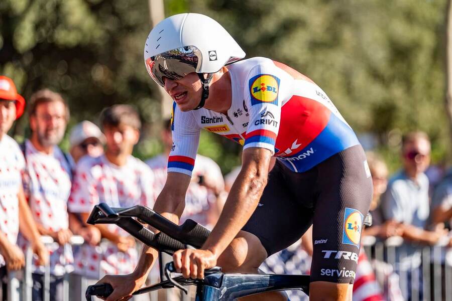 Český cyklista Mathias Vacek při individuální časovce na Tour de France 2026