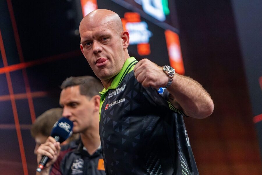 Nizozemský šipkař Michael van Gerwen během turnaje PDC European Tour v&nbsp;Bratislavě