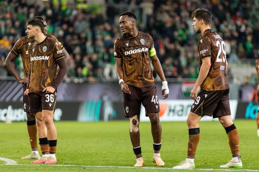 Hráči Plzně při utkání na půdě Ferencvárose