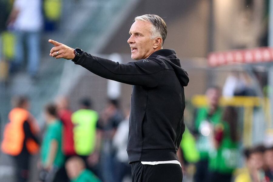Trenér Baníku Ostrava Roman Skuhravý