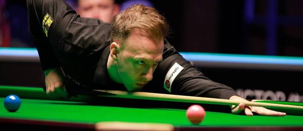 Judd Trump ve finálovém zápase snookerového turnaje Northern Ireland Open 2024 v Belfastu