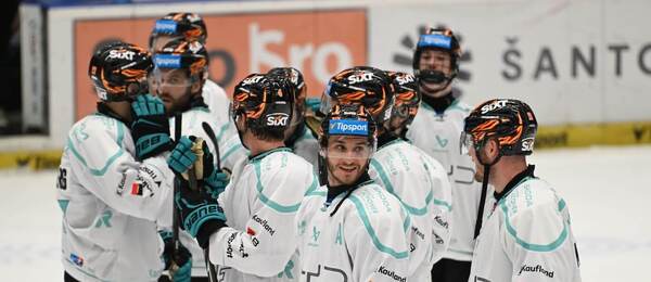 Hokejisté Karlových Varů se v dohrávce 6. kola extraligy utkají s Kometou Brno