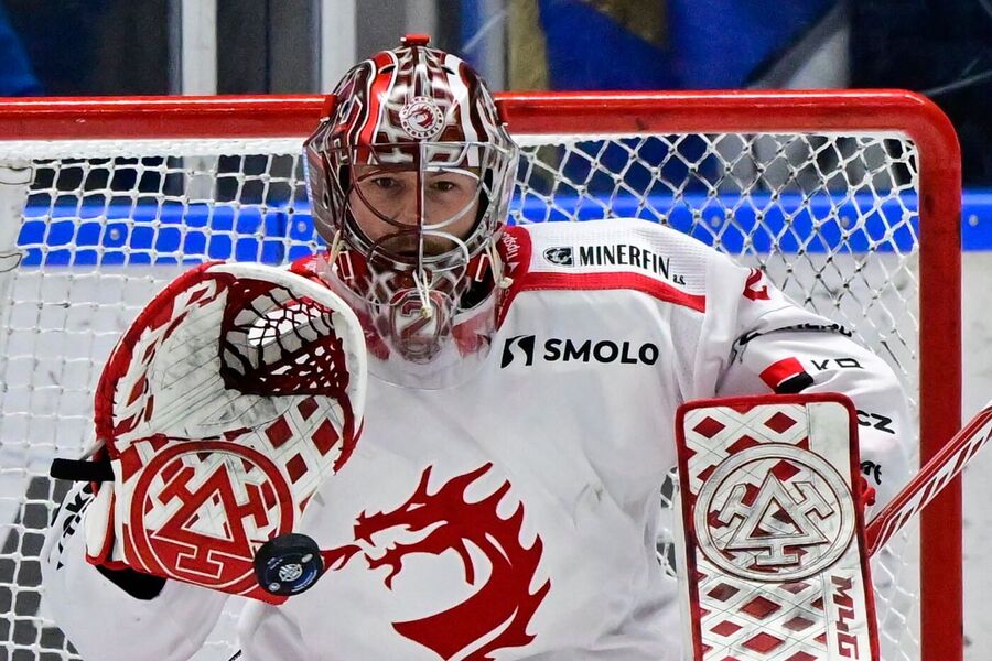 Brankář Třinec Marek Mazanec si připisuje zákrok v&nbsp;15. kole hokejové Tipsport extraligy proti Kometě