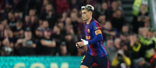 Pedri během prohry Barcelony s Realem Madrid