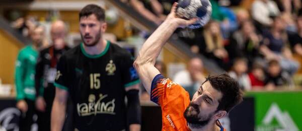 Plzeňský Jakub Douda zakončuje v zápase proti Karviné